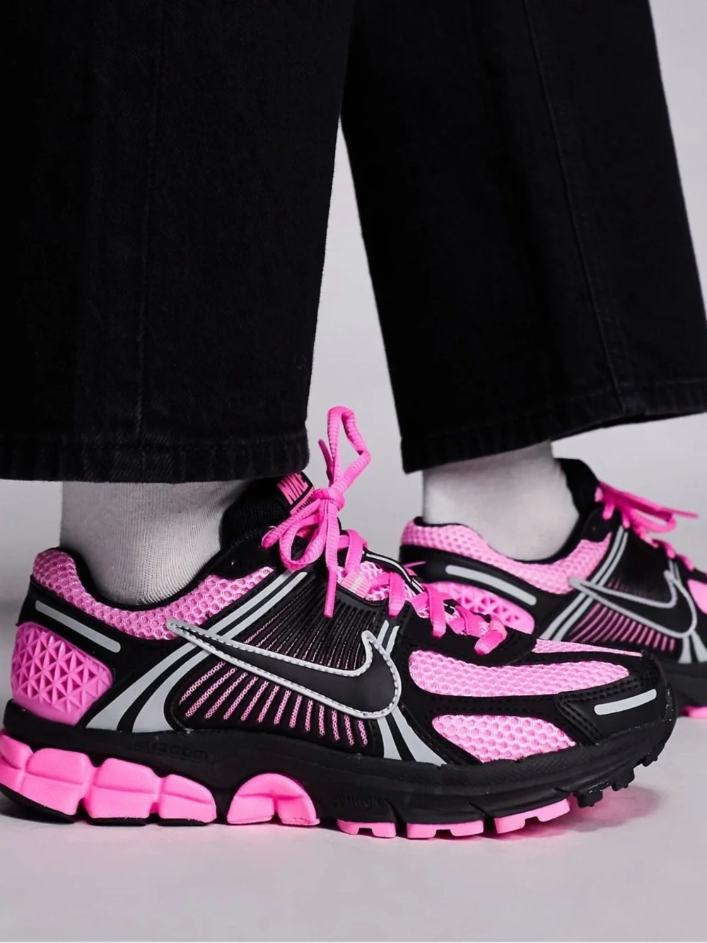 Nike Zoom Vomero 5 Pink Spell Black Sneakers Women's Size 5 NEW